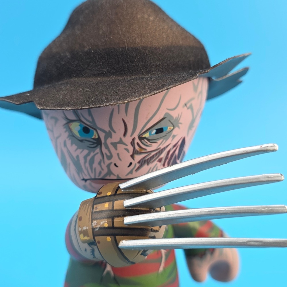 Mezco Toyz Freddy Krueger A Nightmare on Elm‎ Street Cinema of Fear Vinyl Figure